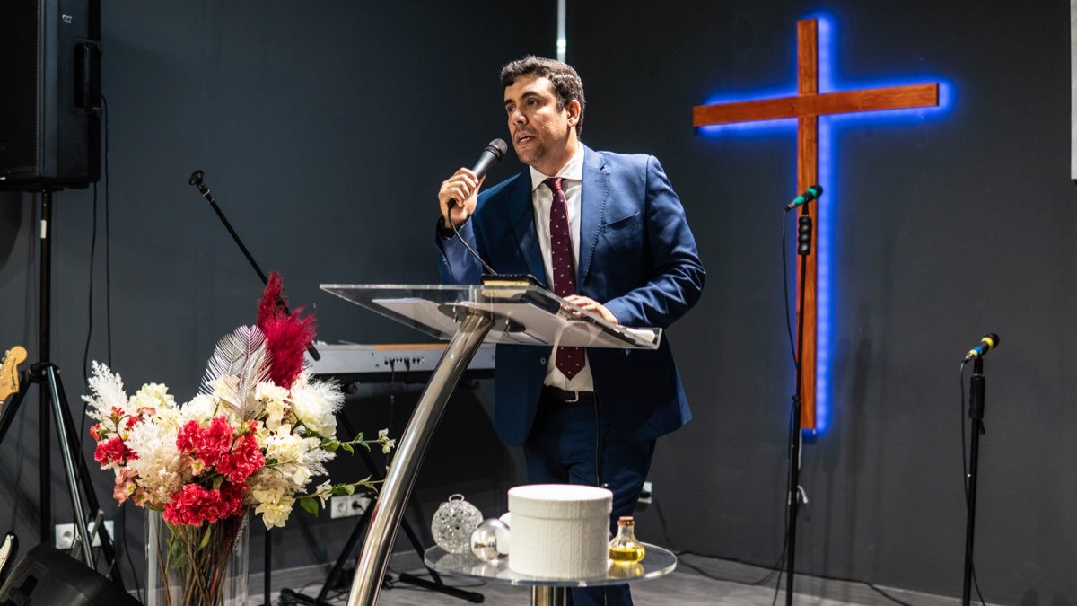 Culto y predicación en AD Cades Barnea